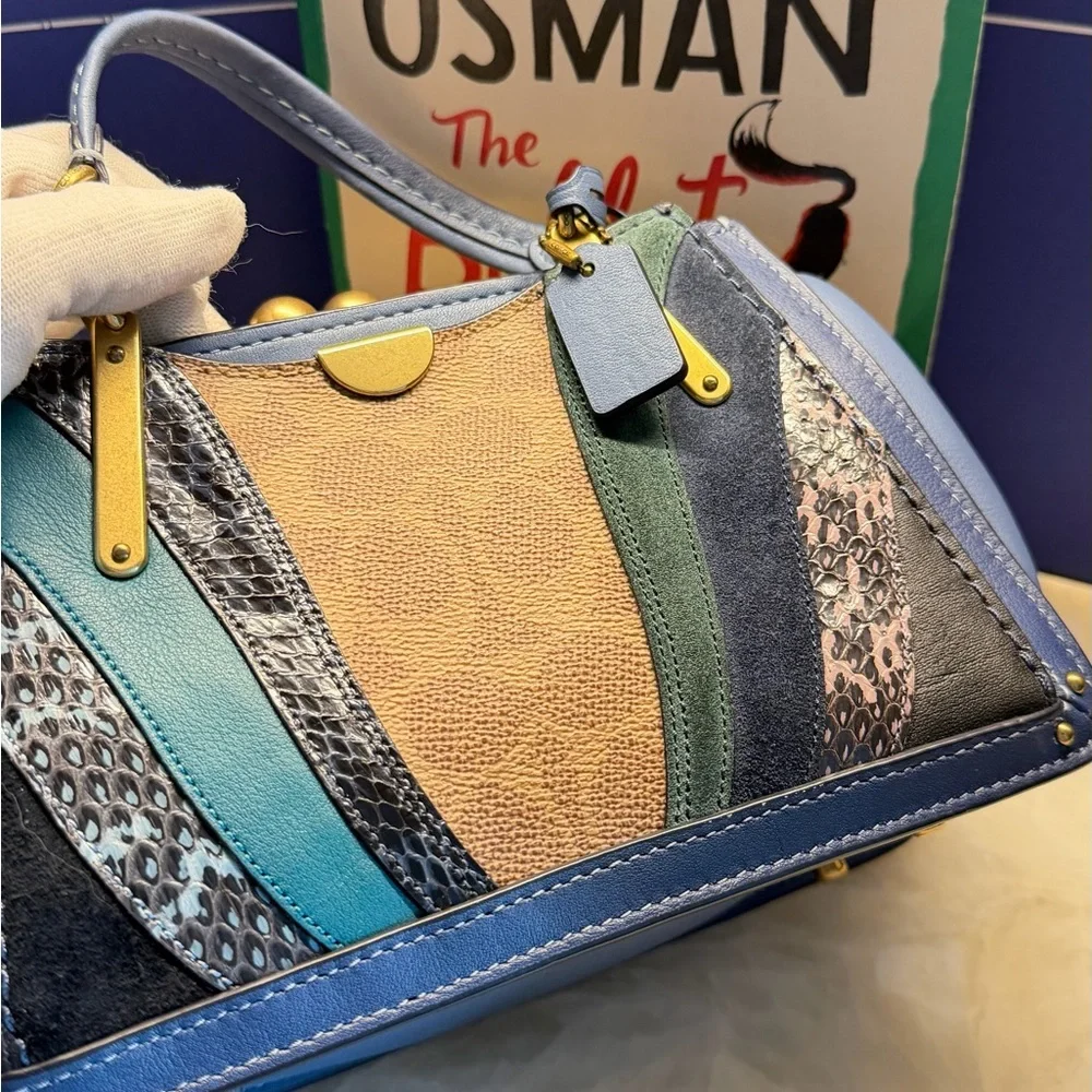 Coach kisslock dreamer 21 snakeskin detail